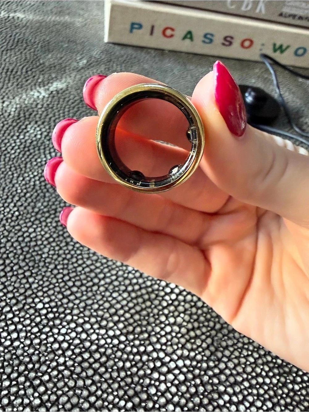 Oura Ring Gen3 in Gold size 8 - Picture 5 of 9